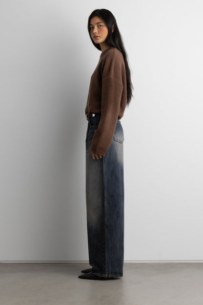 MID-RISE CURVED LEG DARK WASH JEAN