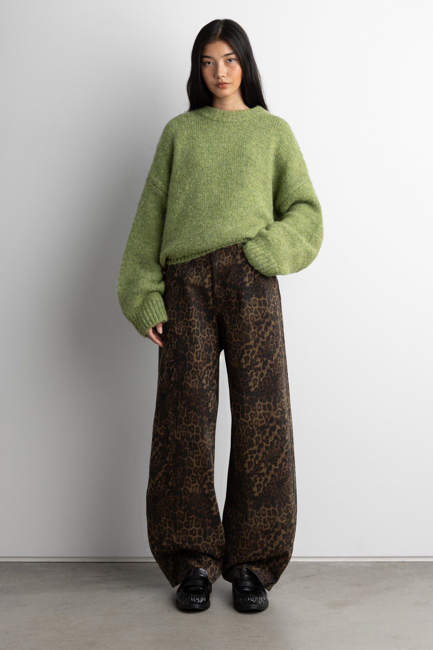 OVERSIZED CREWNECK SWEATER