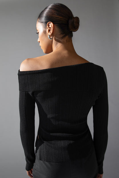 OFF THE SHOULDER LONG SLEEVE TOP