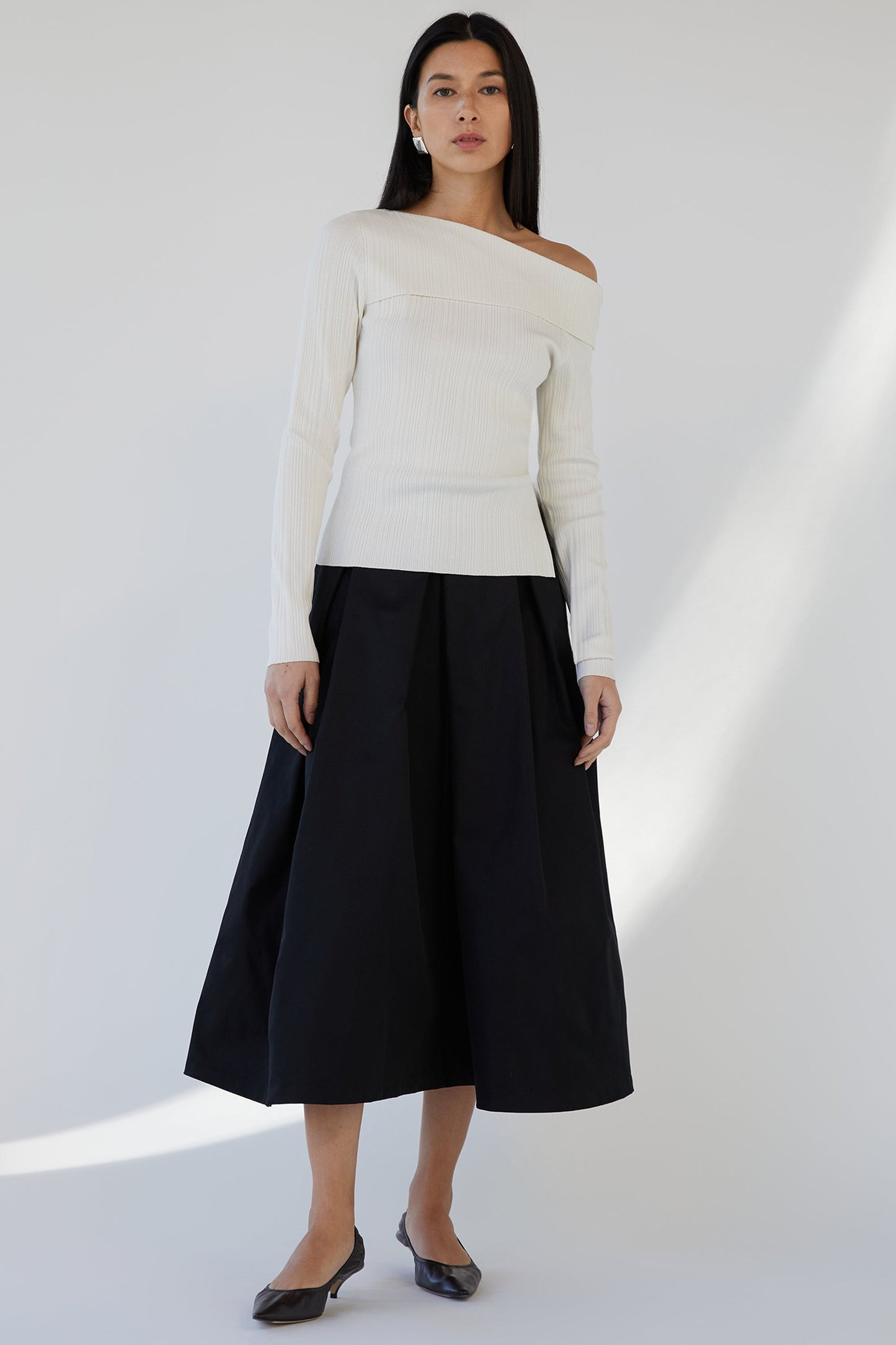 OFF THE SHOULDER LONG SLEEVE TOP
