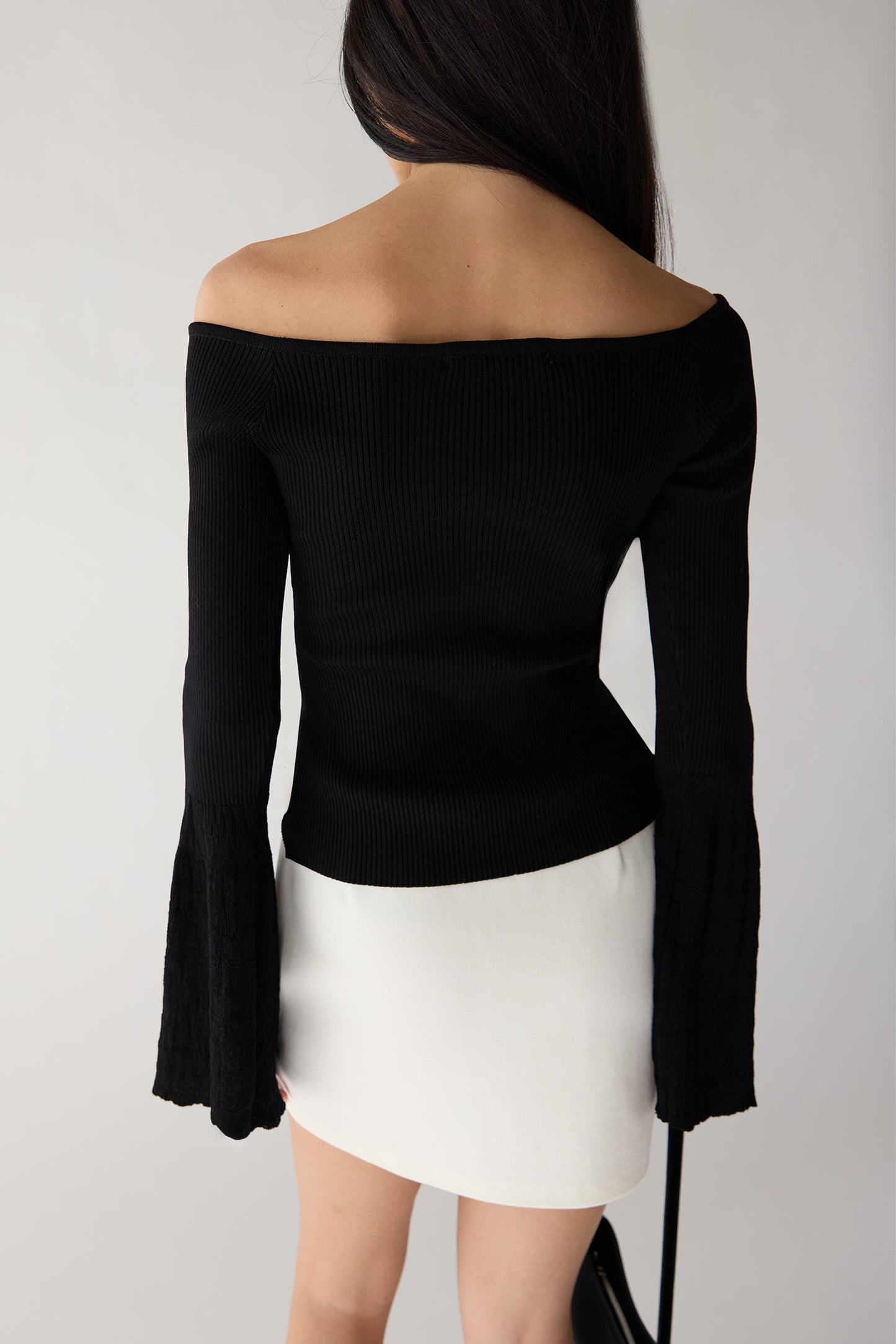 OFF THE SHOULDER TRUMPET SLEEVE TOP