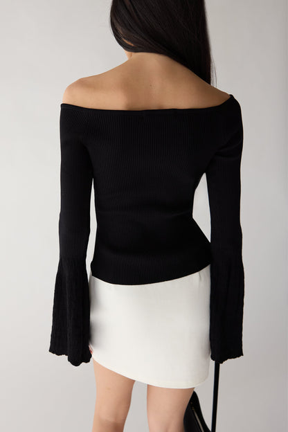 OFF THE SHOULDER TRUMPET SLEEVE TOP