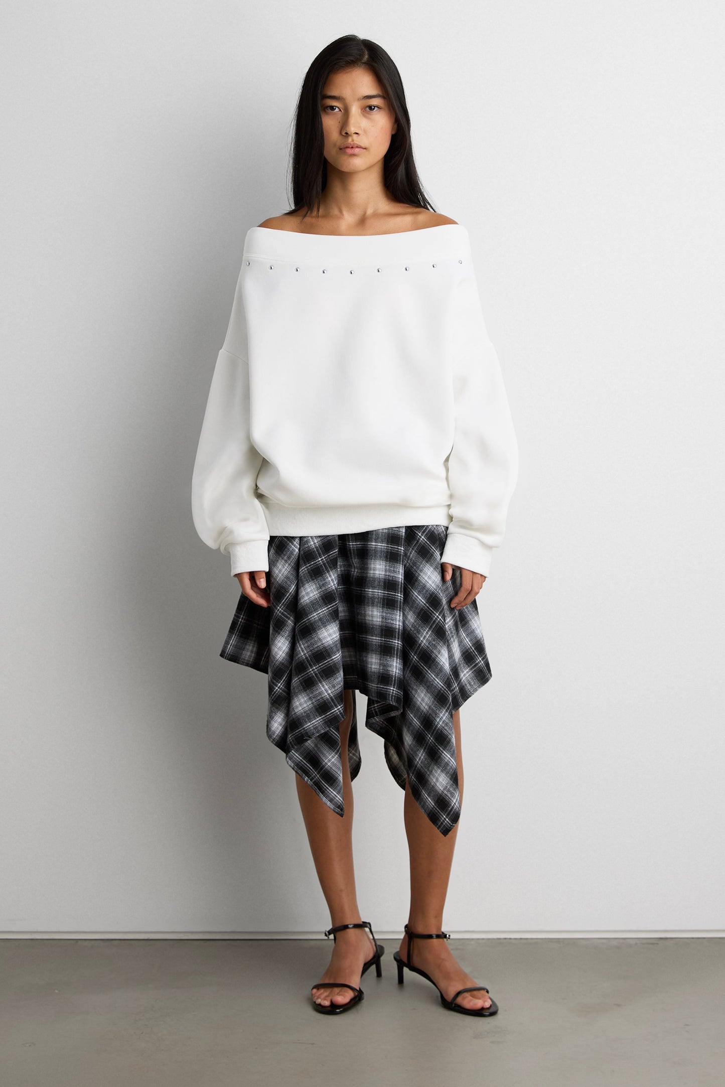 RELAXED STUDDED OFF SHOULDER TOP
